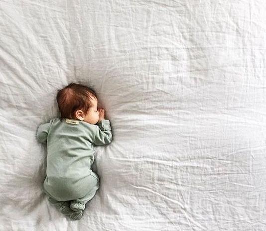 ژست عکس کودک دو ساله