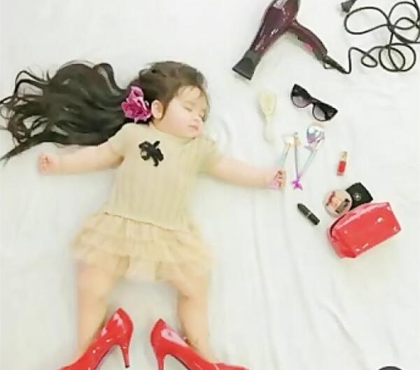 ژست عکس کودک دو ساله