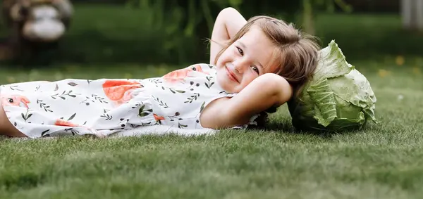 ژست عکس کودک دو ساله