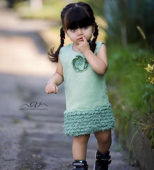 ژست عکس کودک یک ساله دختر