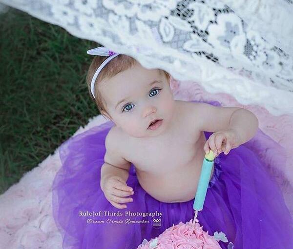 ژست عکس کودک یک ساله دختر