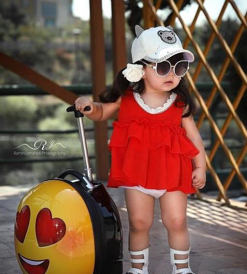 ژست عکس کودک یک ساله دختر