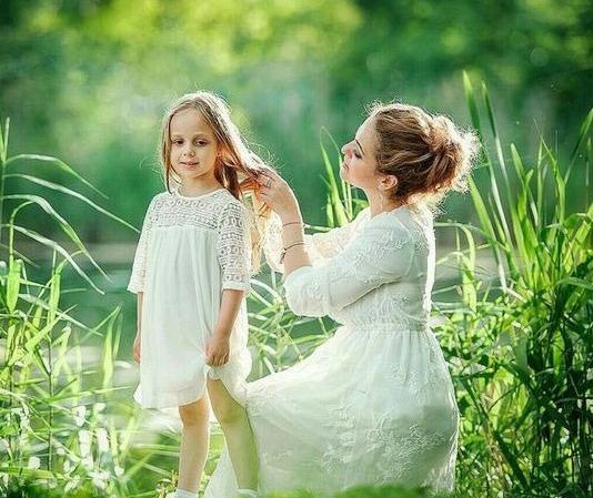 ایده ژست عکس کودک در فضای باز