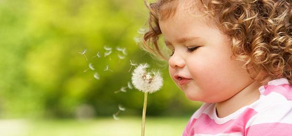 ایده ژست عکس کودک در فضای باز