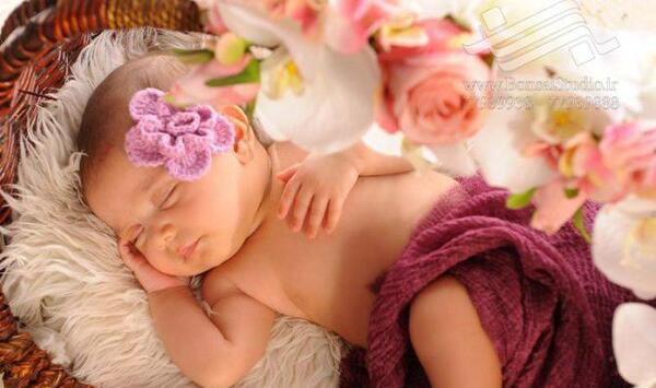 ژست عکس کودک یک ماهه