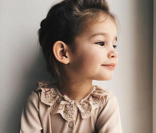ژست عکس کودک دختر یک ساله