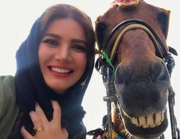 ایده ژست عکس با اسب