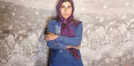 ژست ایده عکس با شناسنامه نوزاد