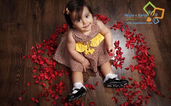 ژست عکس کودک هشت ماهه
