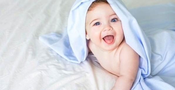 ژست عکس کودک هشت ماهه