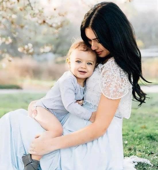 ژست عکس مادر کودک