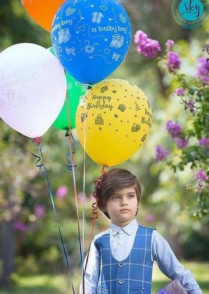 ژست عکس تولد کودک کنار دریا