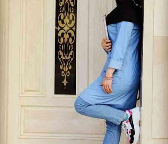 عکس دختر دانشجو باکلاس