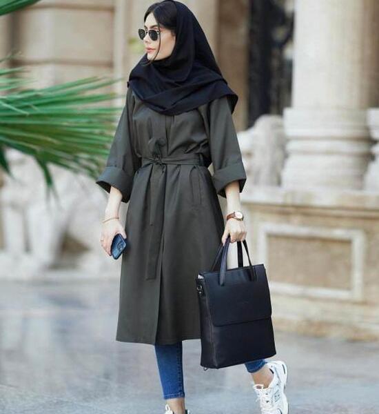 عکس دختر دانشجو باکلاس