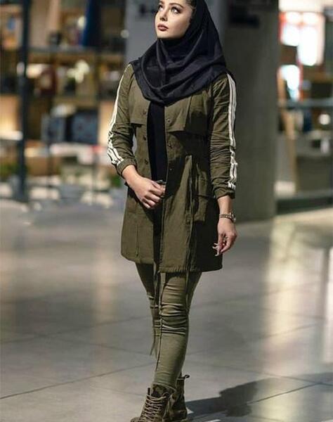 عکس دختر دانشجو باکلاس