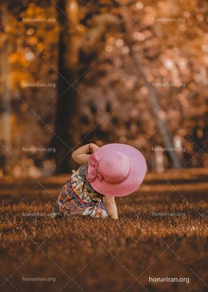 عکس دختر صورتی پوش
