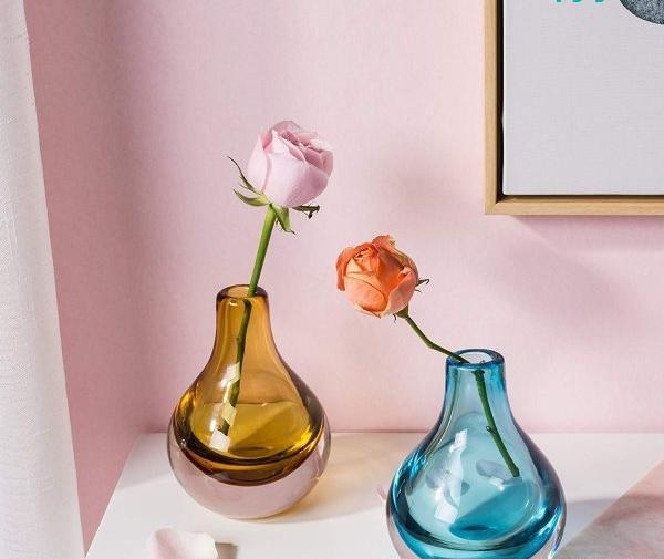 عکس گل در گلدان شیشه ای برای پروفایل