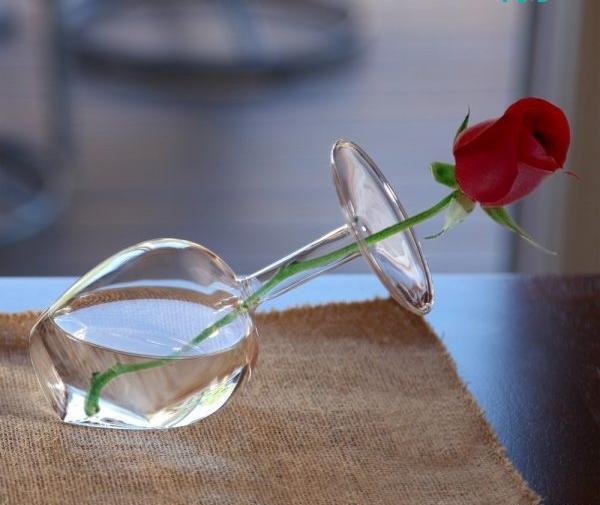 عکس گل در گلدان شیشه ای برای پروفایل