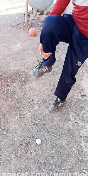 عکس سوباسا در حال شوت زدن