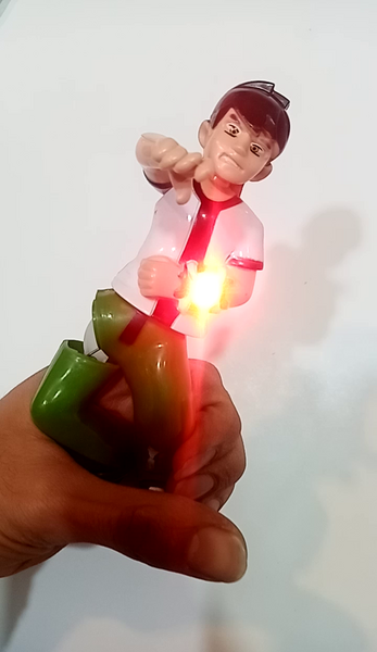 عکس بن تن ایستاده