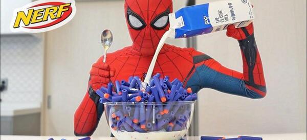 عکس مرد عنکبوتی خنده دار