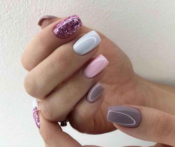 عکس دیزاین ناخن با لاک اکلیلی