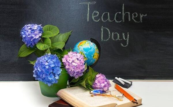عکس دسته گل برای تبریک روز معلم