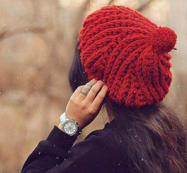 عکس دختر با کلاه صورتی