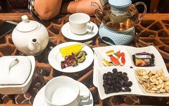 عکس سفره خانه با قلیون