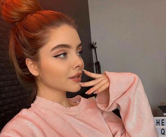 چند تا عکس فیک از یک دختر