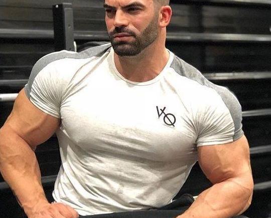 عکس فیک پسرونه بدنساز