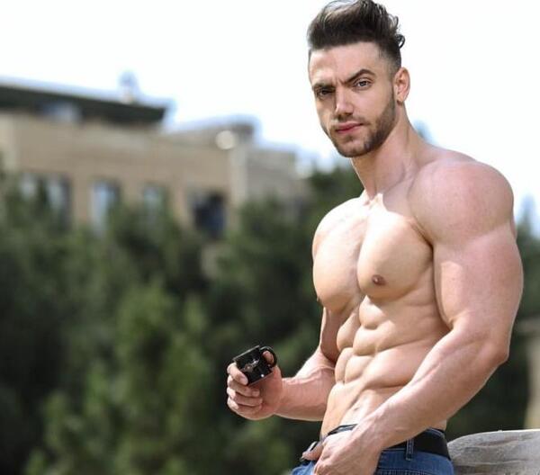 عکس فیک پسرونه بدنساز