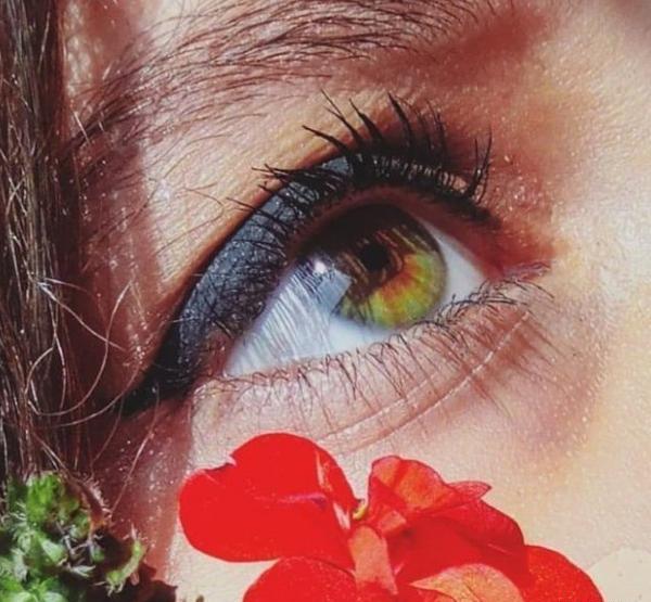 عکس فیک دخترونه چشم آبی