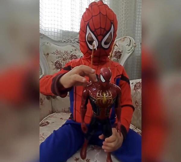 عکس مرد عنکبوتی شاخدار