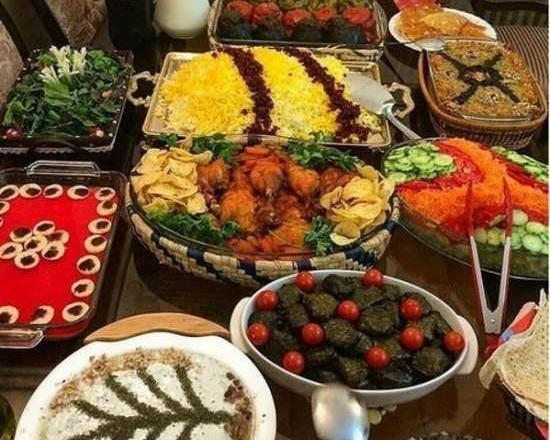 عکس سفره پر از غذا