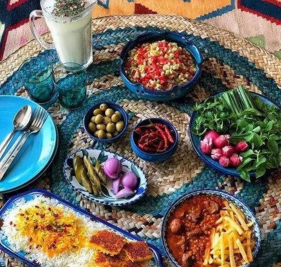 عکس سفره پر از غذا