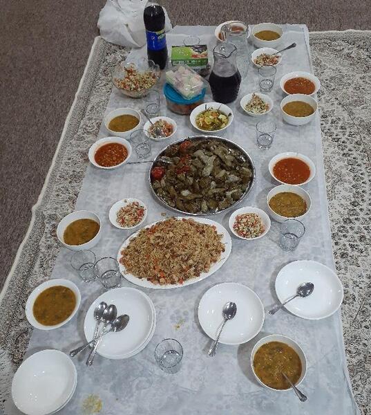 عکس سفره پر از غذا
