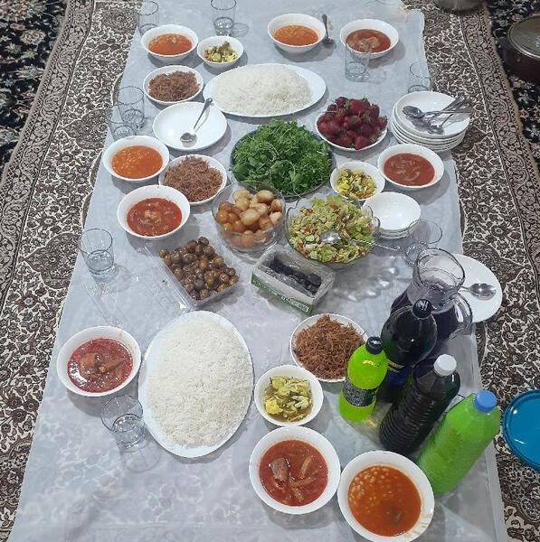 عکس سفره پر از غذا