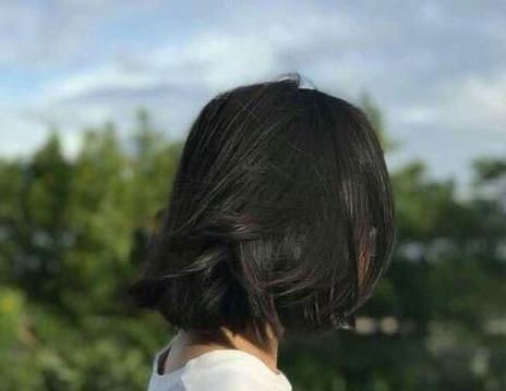 عکس فیک دختر با موهای پسرانه