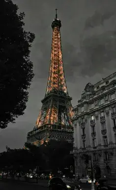 عکس پاریس کنار برج ایفل