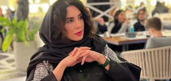 عکس با کلاه آزاده صمدی