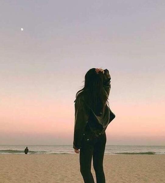 عکس فیک دخترانه کنار دریا