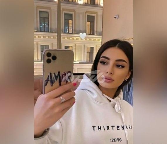 عکس فیک نصف صورت دختر