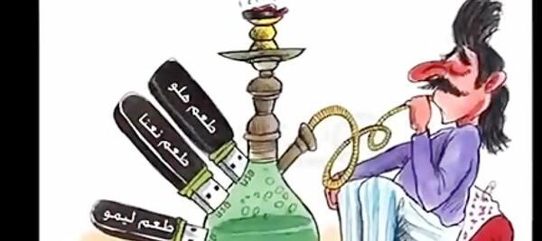 عکس مرد عنکبوتی در حال قلیان کشیدن