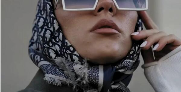 عکس دختر خوشگل با کفش پاشنه بلند