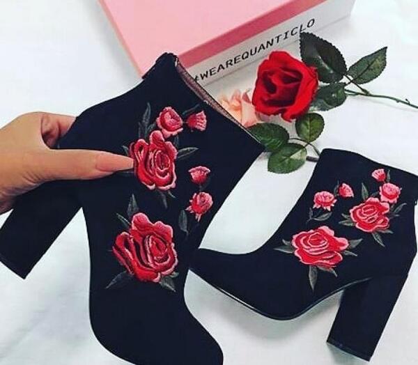 عکس دختر خوشگل با کفش پاشنه بلند