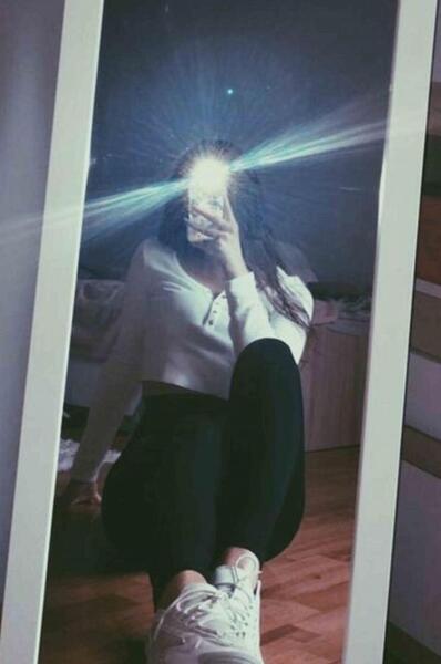 عکس فیک دخترانه جلو اینه