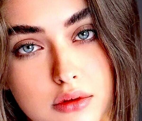 عکس فیک دختر لب ساحل