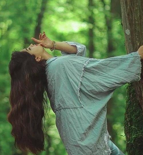 مدل ژست عکس دونفره در طبیعت