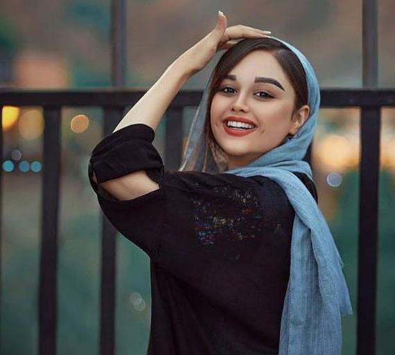 ژست های عکس دخترانه در طبیعت